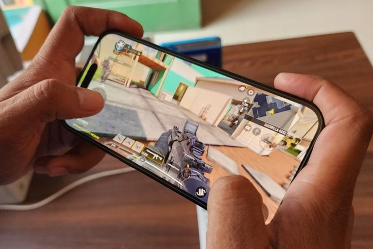 5 Aksesori iPhone Buat Gaming yang Keren untuk Gamer Sejati